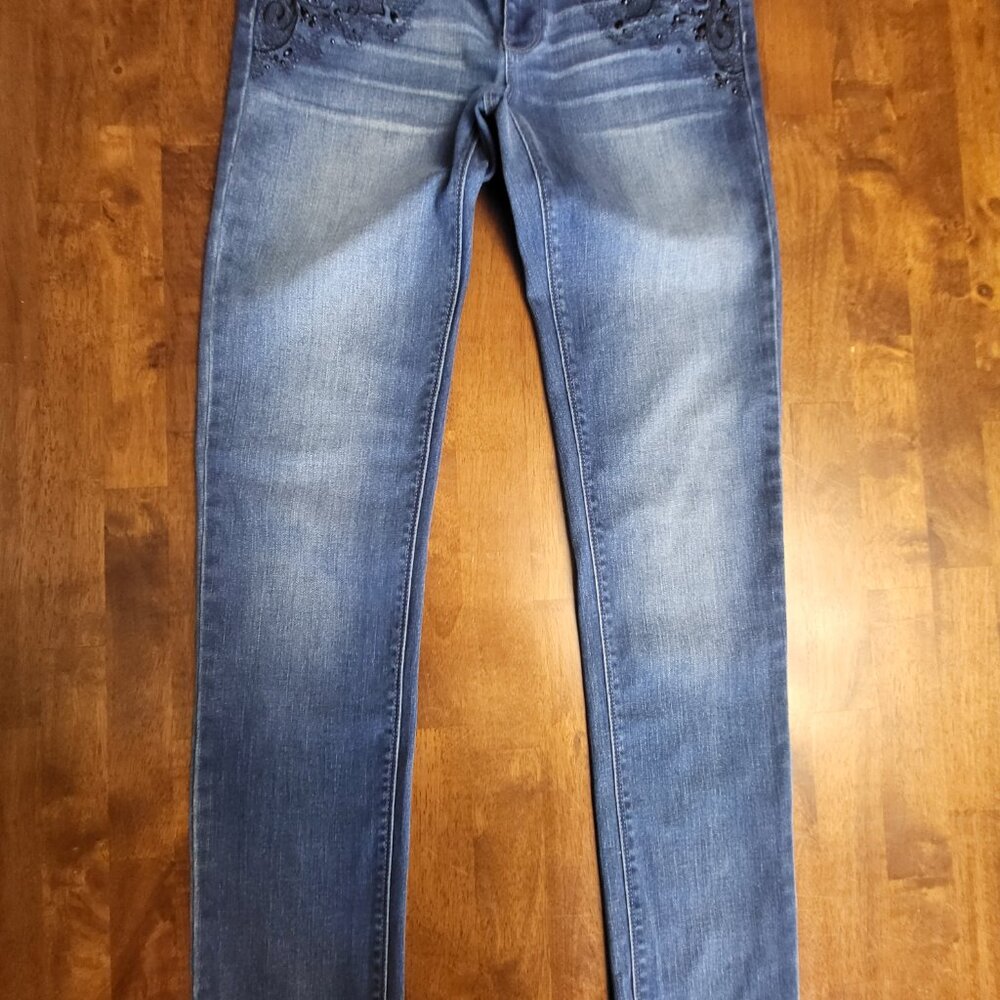 White House Black Market ~ Sz Slim 6 L ~ Embellished Jeans ~ EXCELLENT Condition